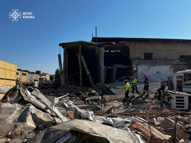 У Києві пролунав вибух: є загиблі, під завалами можуть бути люди (оновлено)