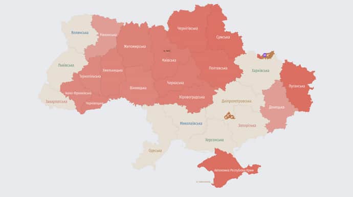 Росія здійснює масовану атаку ударними дронами на територію України 