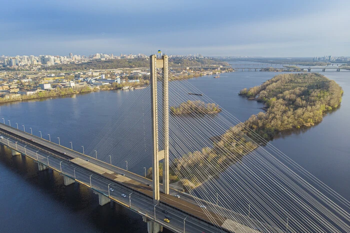 У Києві можуть відкрити Південний міст для усіх автівок без перепусток